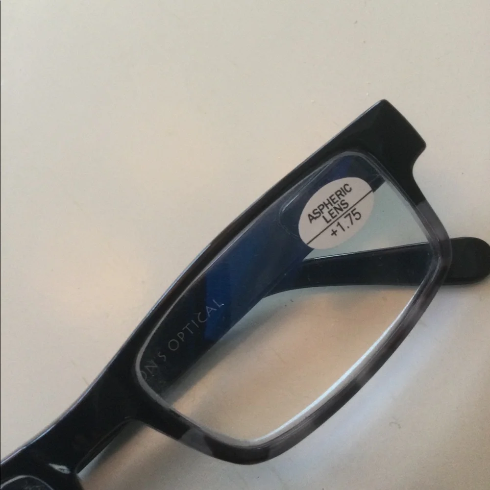 I Heart Eyewear stylish brown